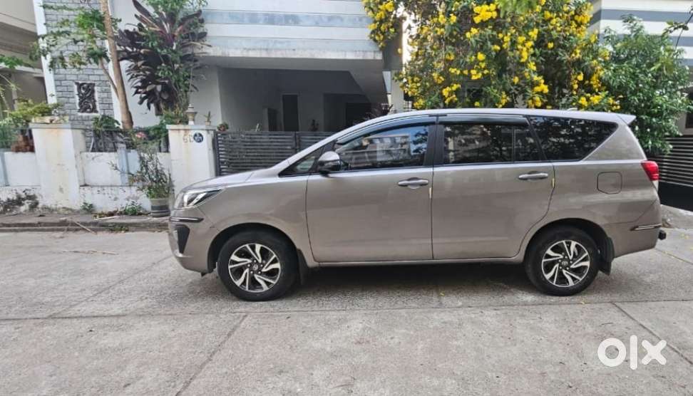Toyota Innova Crysta 2.4 G Mt 7 Str, 2022, Diesel
