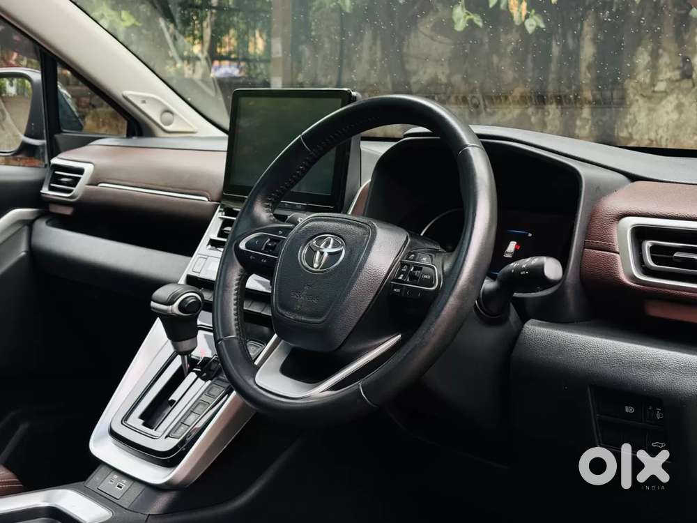Toyota Innova Hycross 2.0 Zx (o) Hybrid 7 Str, 2025, Petrol