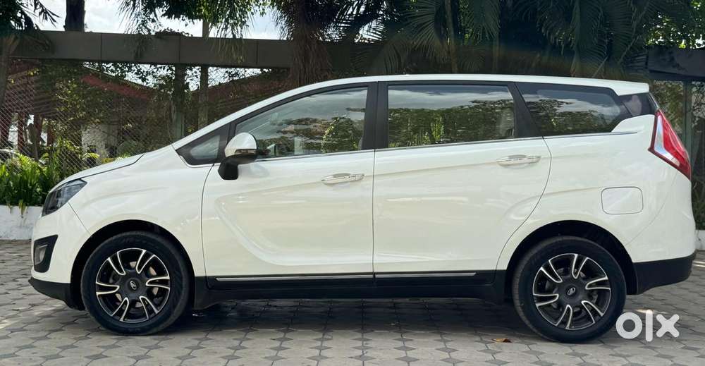 Mahindra Marazzo M6, 2021, Diesel