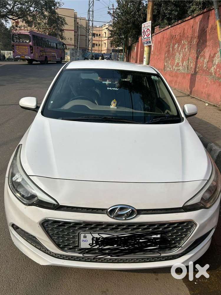 Hyundai I20 Megna 1.2vtvt 2015 Petrol Well Maintained