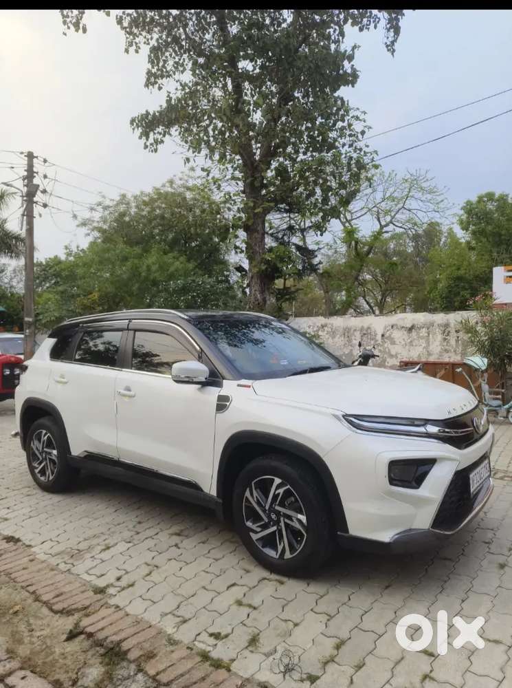 Toyota Urban Cruiser Hyryder 2024 December Petrol Well Maintained