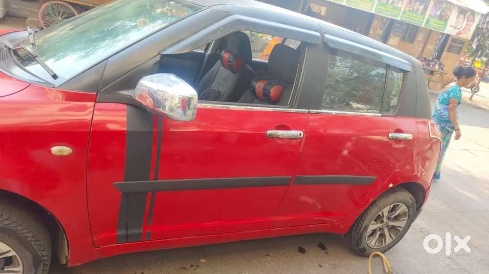 Maruti Suzuki Swift.laal Pari