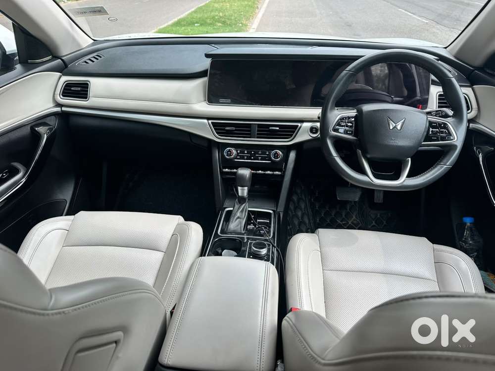 Mahindra Xuv700 2.2 Ax 7 Diesel At Luxury Pack Str Awd, 2023, Diesel