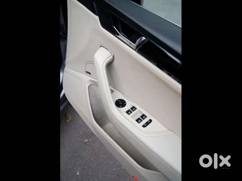 Skoda Superb 2.0 L&k Tsi At, 2023, Petrol