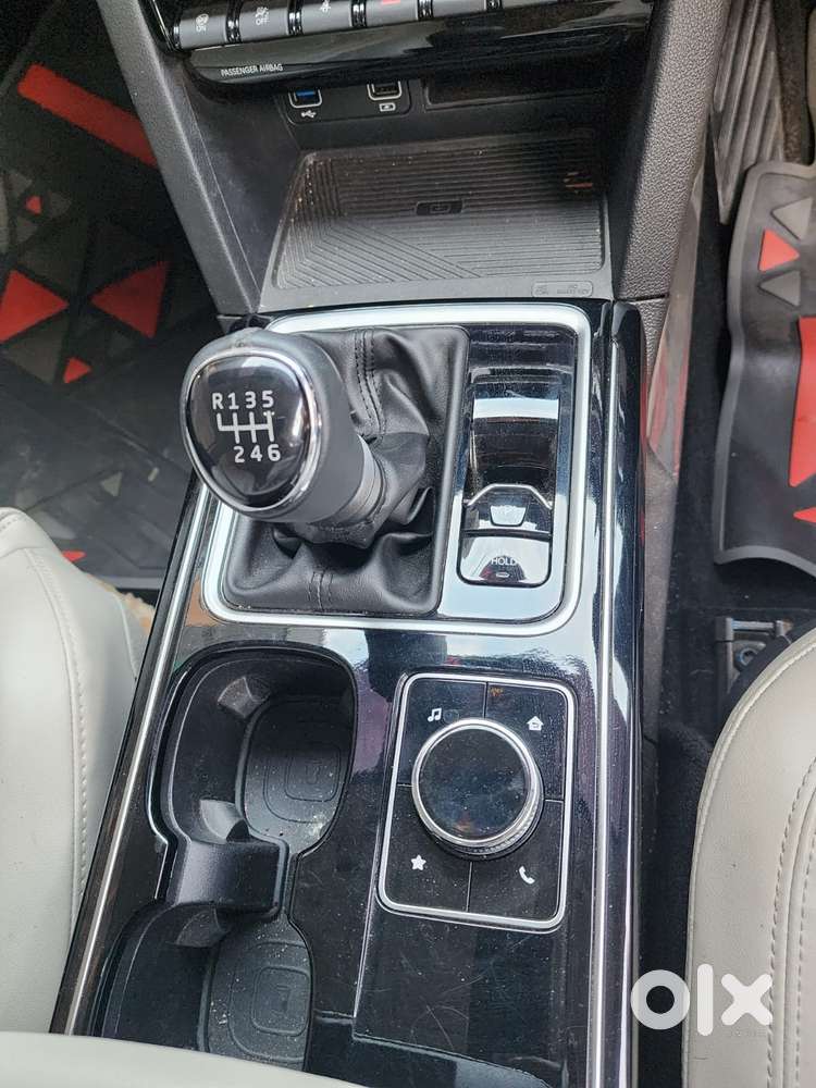 Mahindra Xuv700 2.2 Ax 7 Diesel Mt Luxury Pack Str, 2024, Diesel