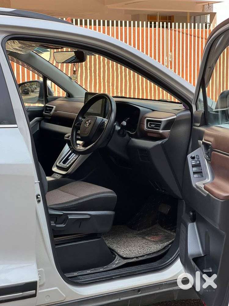 Toyota Innova Hycross 2.0 Vx Hybrid 7 Str, 2023, Petrol