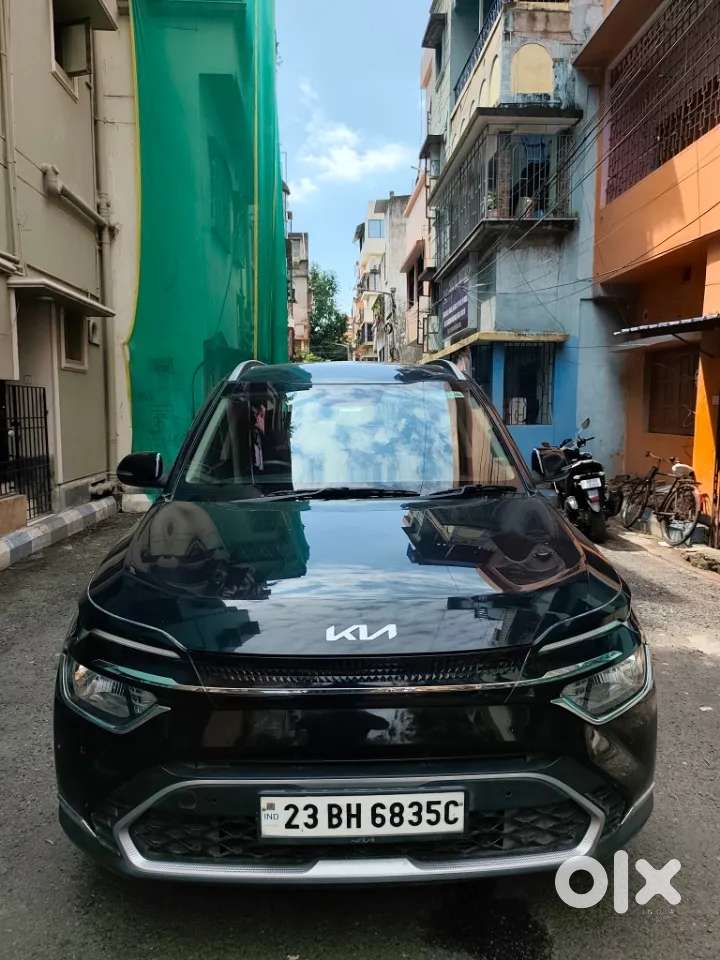 Kia Carens, 2023, Petrol
