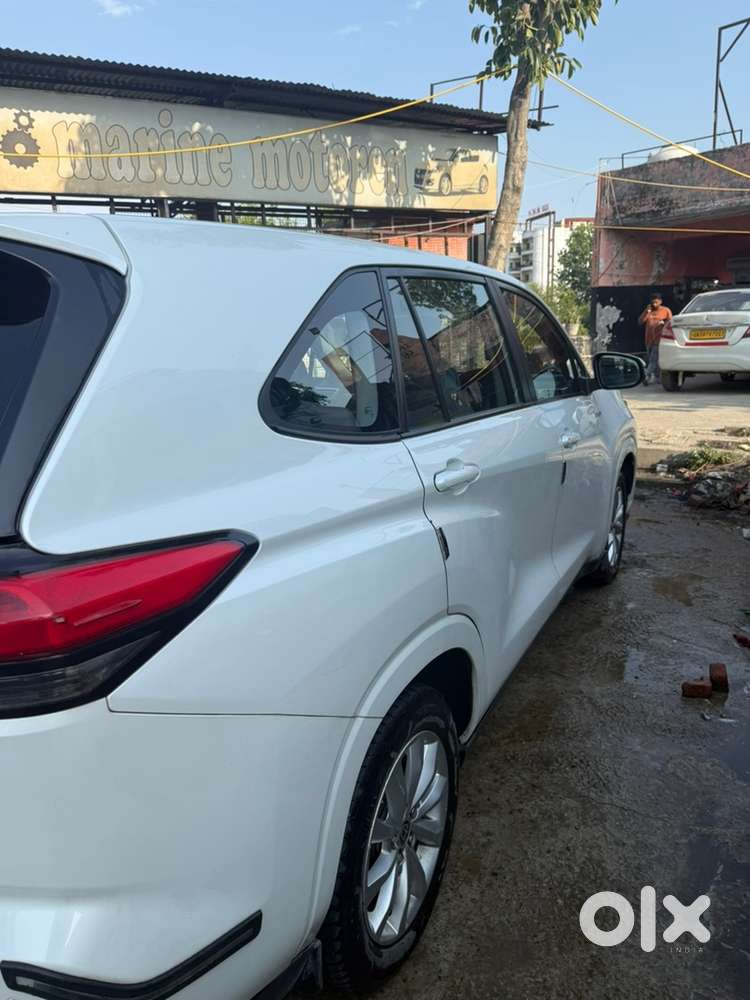 Toyota Innova Hycross 2023 Suv