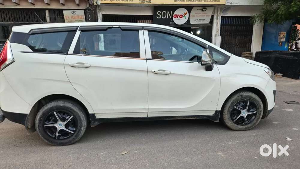 Mahindra Marazzo M4, 2019, Diesel