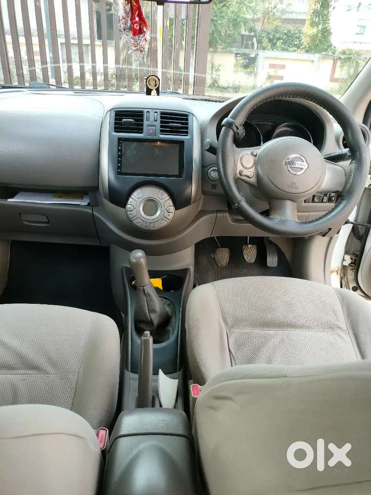 Nissan Sunny 2012
