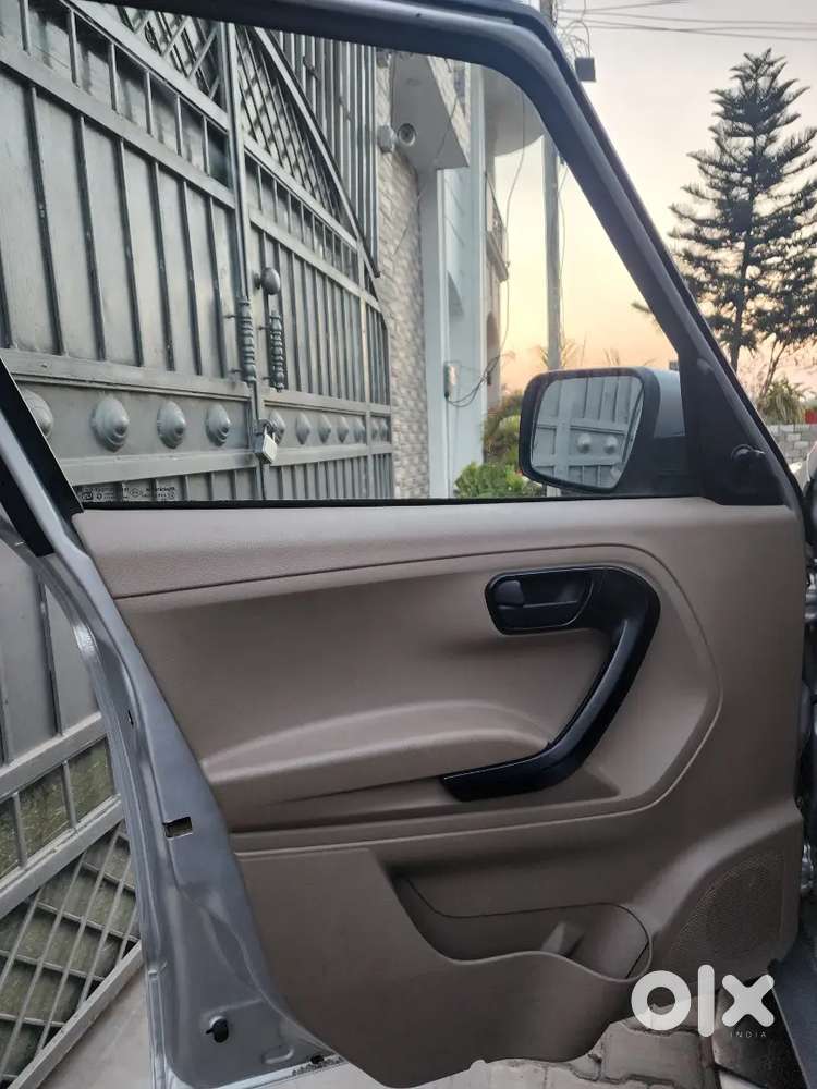Mahindra Tuv 300 2018