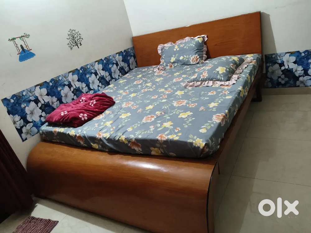 King size bed