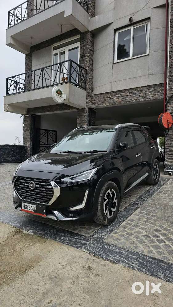 Nissan Magnite Turbo Mt Black Color