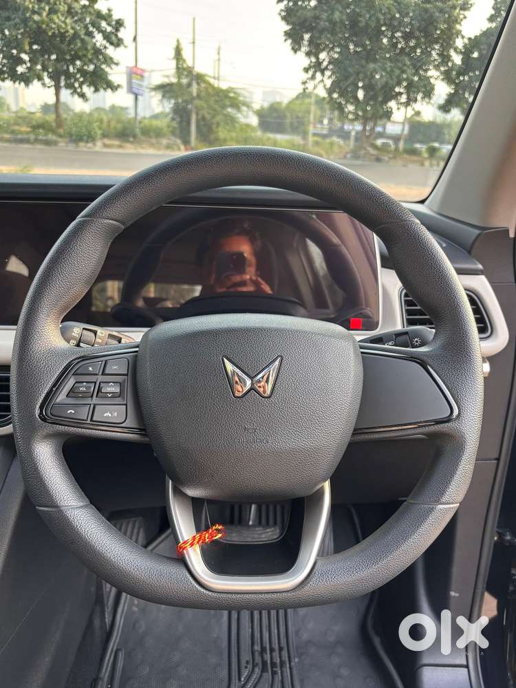 Mahindra Xuv700 2.0 Ax 5 Petrol At Str, 2023, Petrol