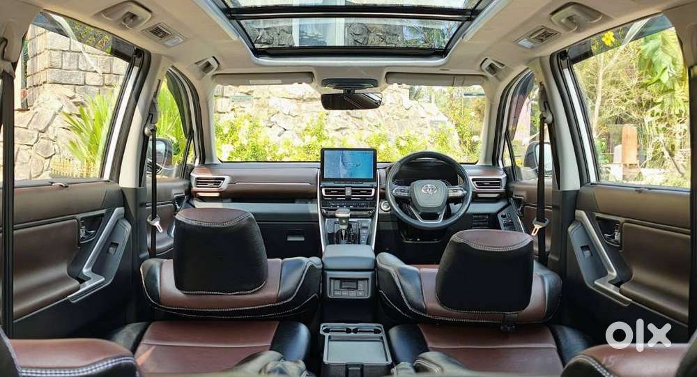 Toyota Innova Hycross