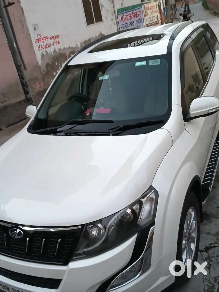 Xuv 500 W10 Amt 4*4 Sunroof Top Model