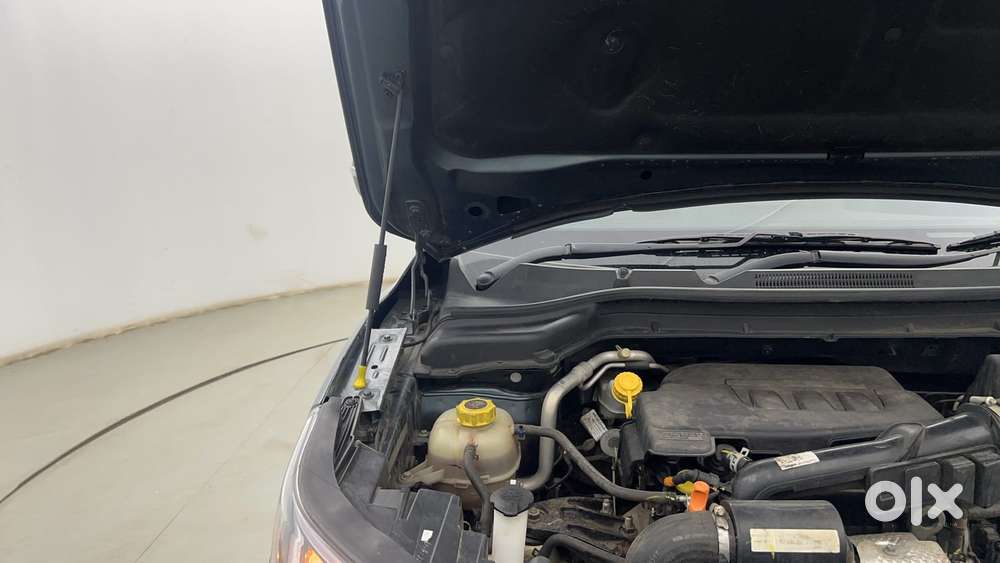 Mahindra Xuv300 1.2 W8 (o) Amt Petrol, 2024, Petrol