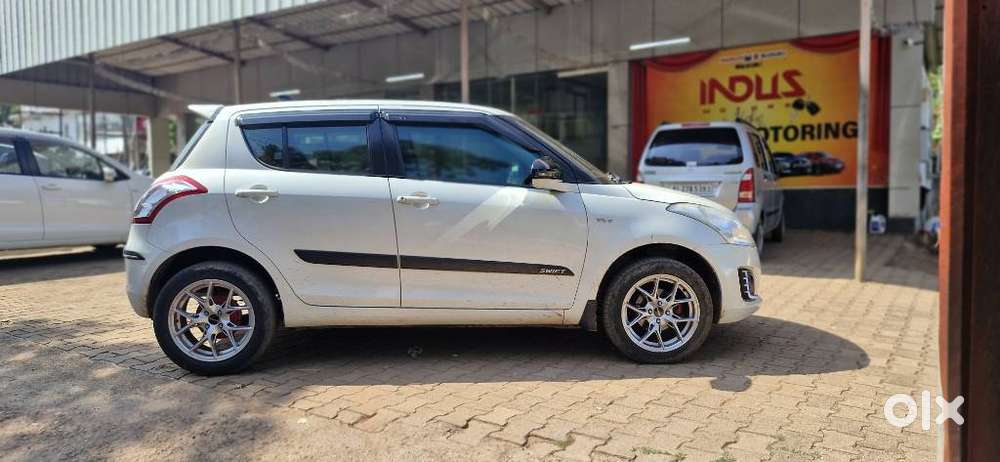 Maruti Suzuki Swift Vxi + Manual, 2017, Petrol