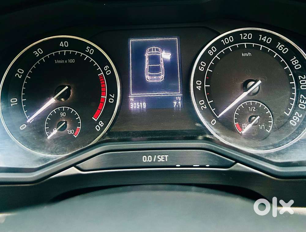 Skoda Superb Style 1.8 Tsi Mt, 2018, Petrol