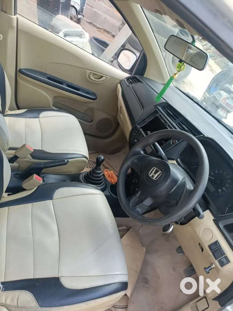 Honda Amaze 2016 Neat Condition..80 %tyres Neat