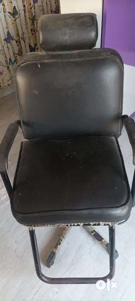 Olx beauty parlour chair deals second hand