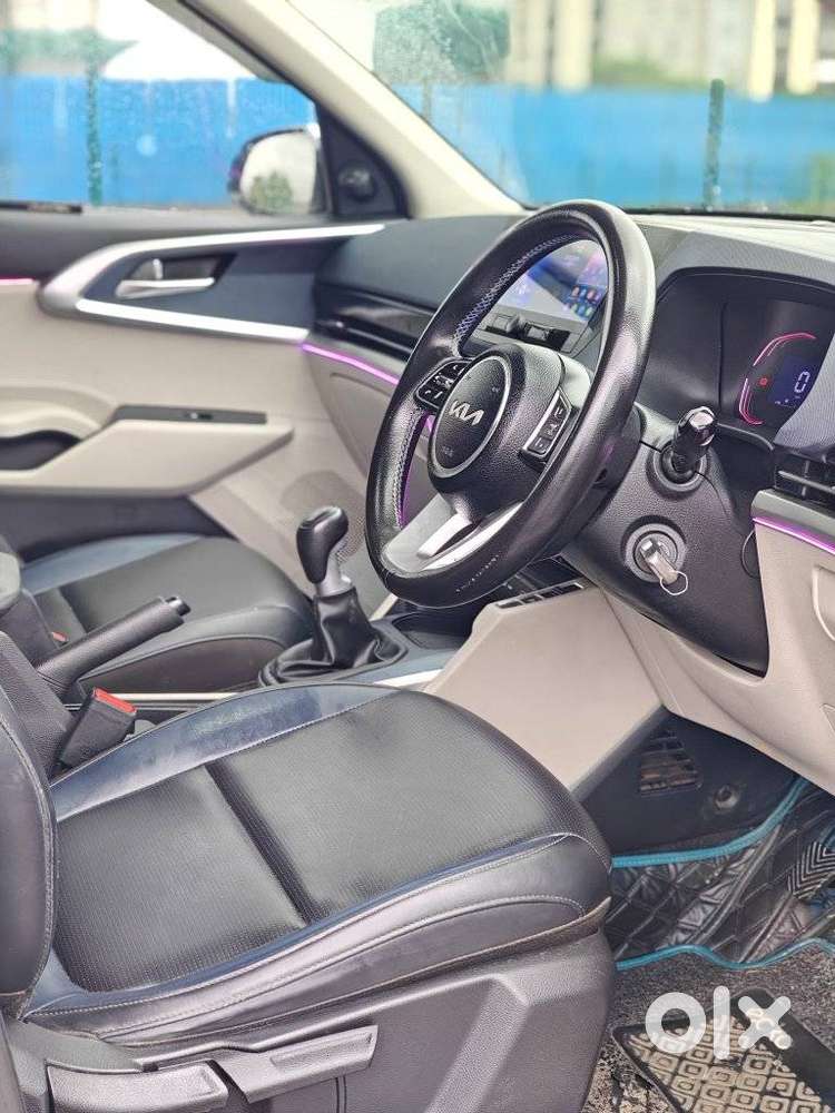 Kia Carens G 1.5 6mt Premium (o) 7-seater, 2023, Petrol