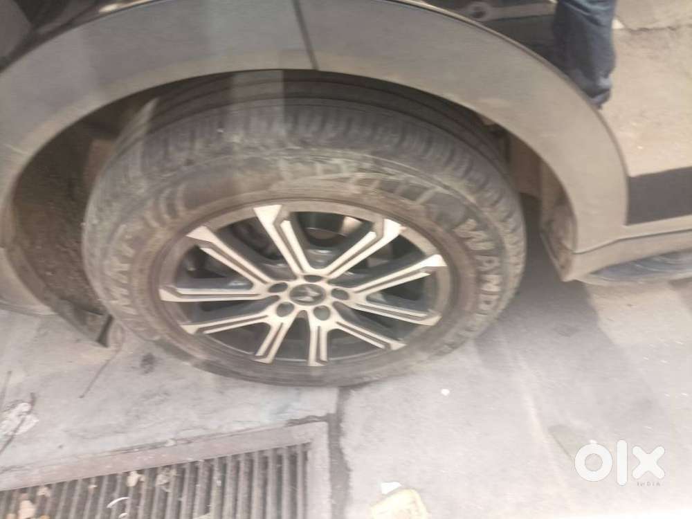 Mahindra Xuv700 2.0 Ax 7 Petrol At Str, 2024, Petrol