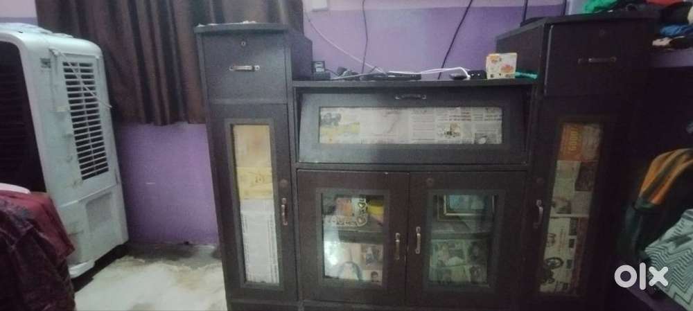 Showcase for T. V.