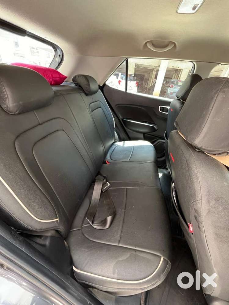 Hyundai Venue 2022 Petrol 25800 Km Driven