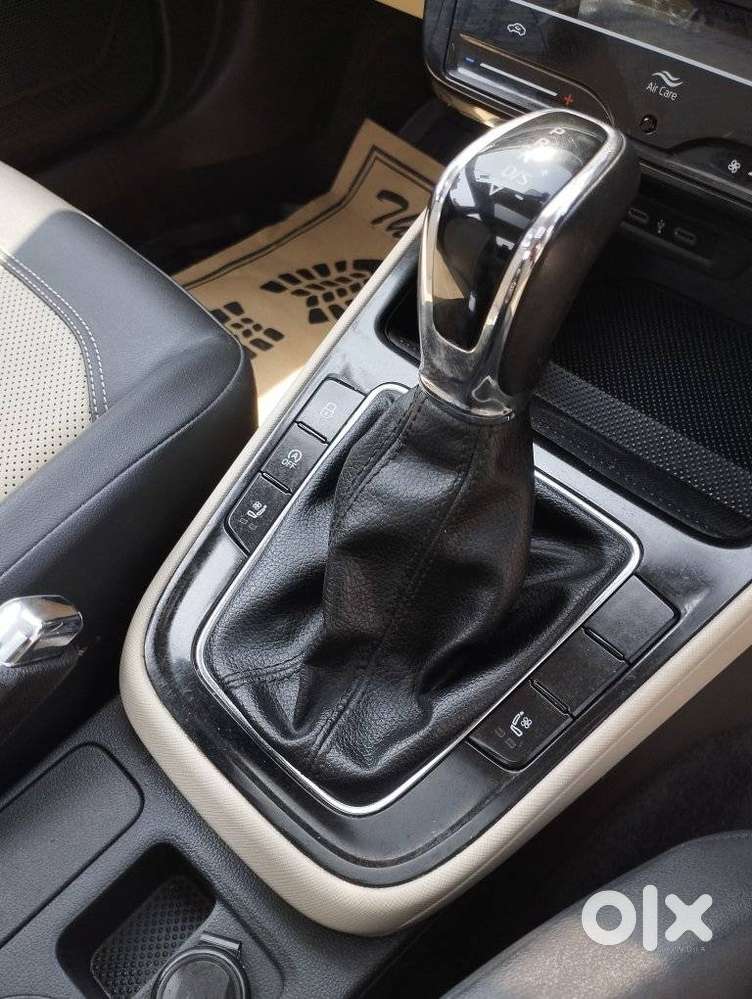 Skoda Slavia 1.0 Tsi Style At, 2023, Petrol