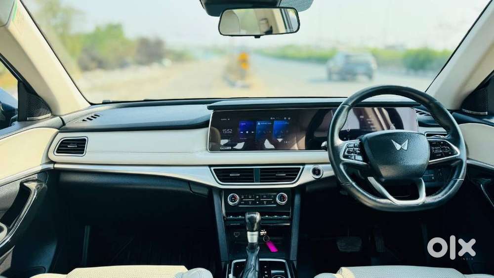 Mahindra Xuv700 2.2 Ax 7 Diesel At Str, 2022, Diesel