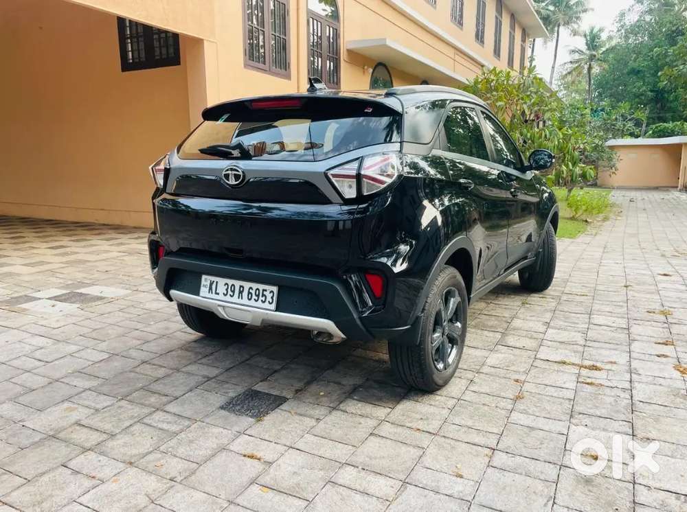 Tata Nexon Xza+ O (petrol) Amt  Top-end Dark Edition Variant