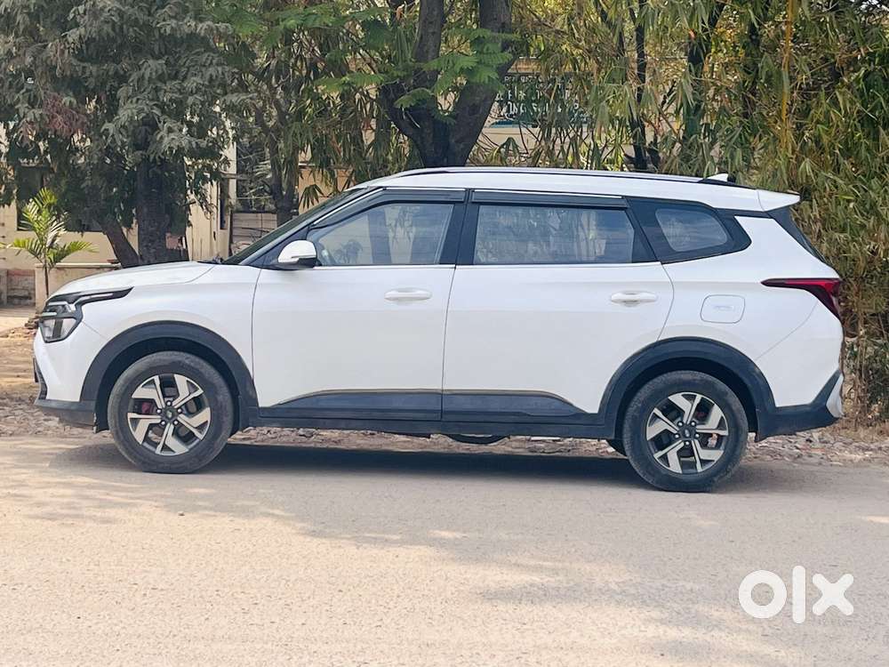 Kia Carens, 2023, Petrol