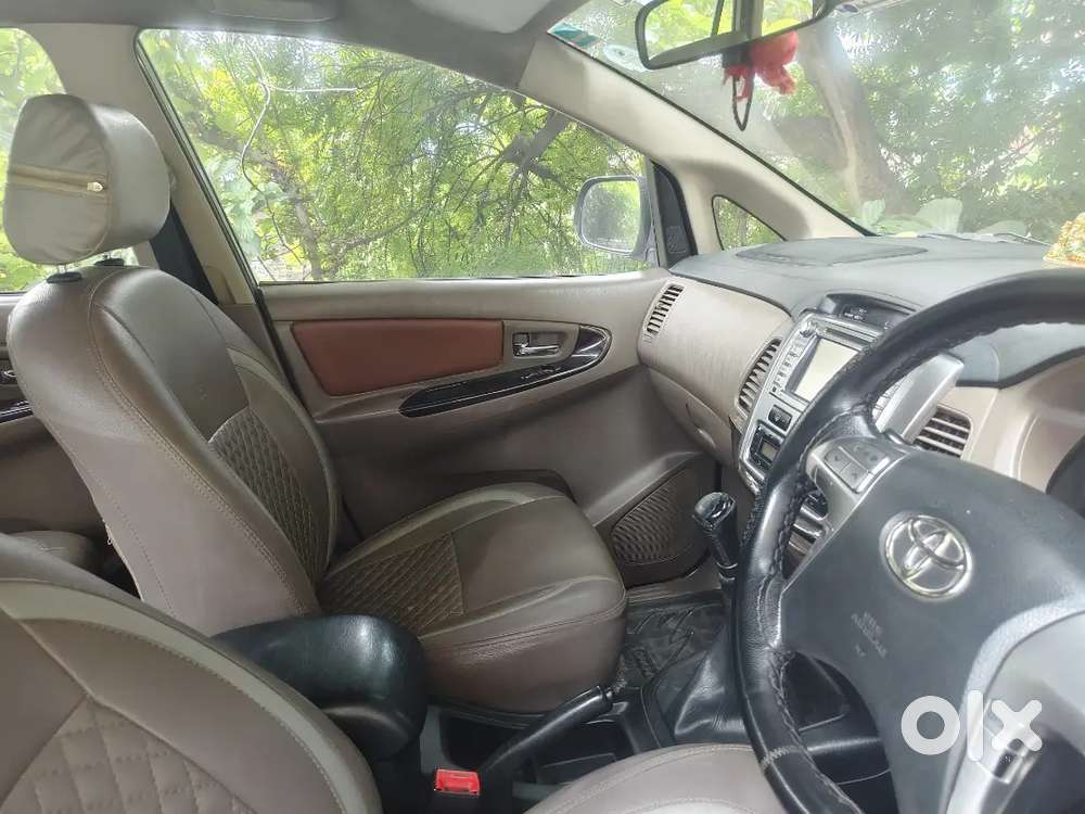 Toyota Innova 2.5 Crysta 2014