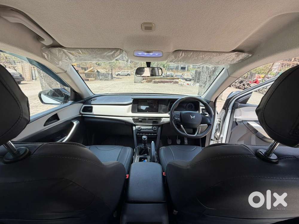 Mahindra Xuv700 2.0 Ax 5 Petrol Mt 7 Str, 2022, Petrol