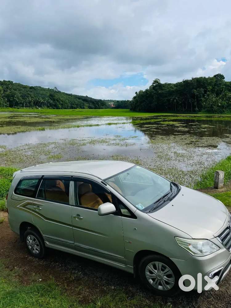2013 Innova 7 Seater 2.5 Diesel Engine