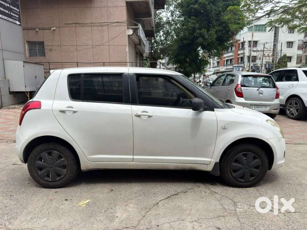 Maruti Suzuki Swift Vxi Bsiv, 2010, Cng & Hybrids