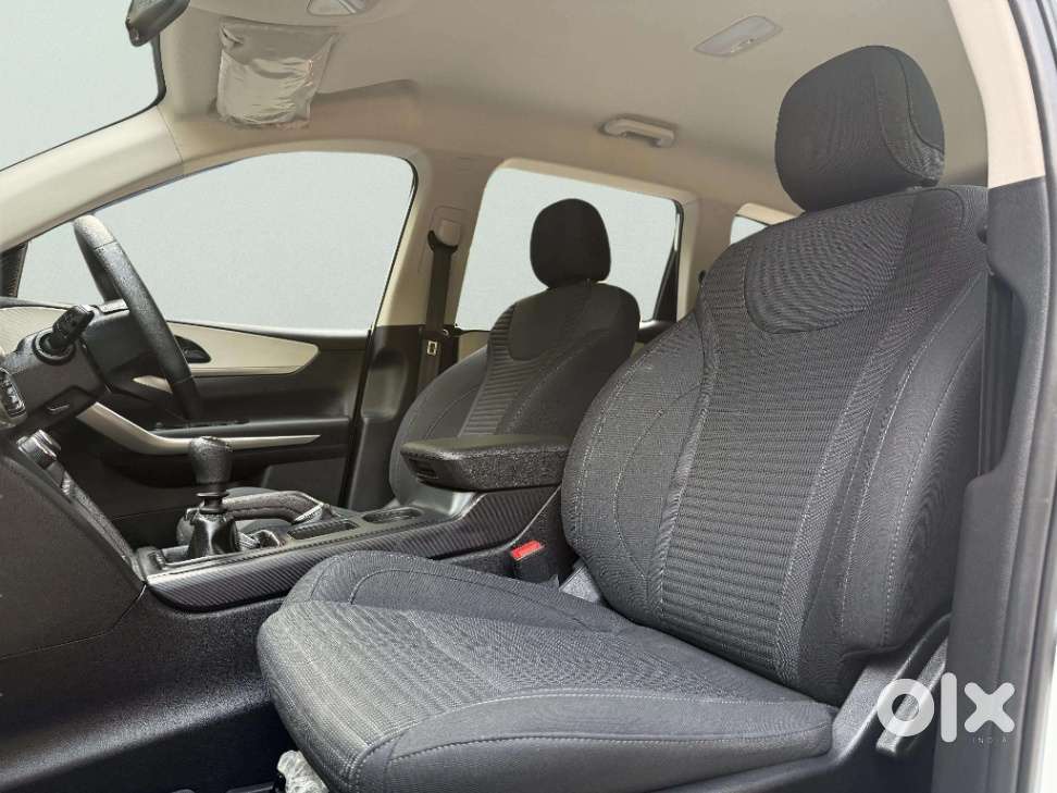 Mahindra Xuv700 2.2 Mx Diesel Mt 5 Str, 2024, Diesel
