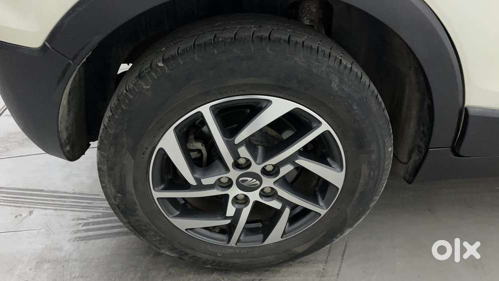 Mahindra Xuv300 1.2 W8 (o) Amt Petrol, 2022, Petrol
