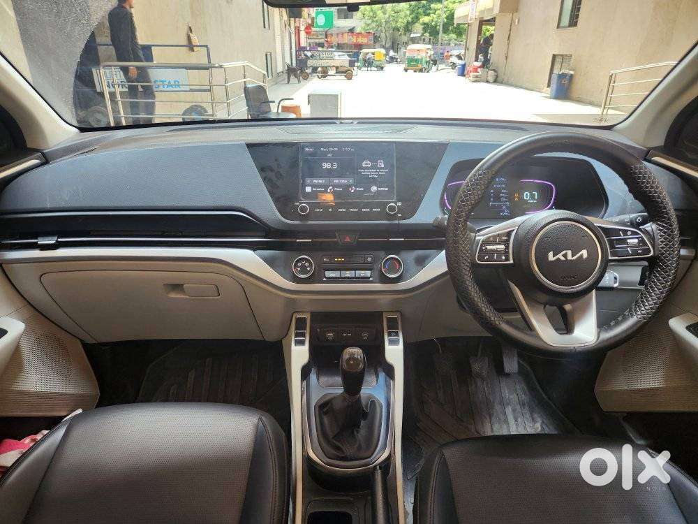 Kia Carens G 1.5 6mt Premium (o) 7-seater, 2024, Diesel