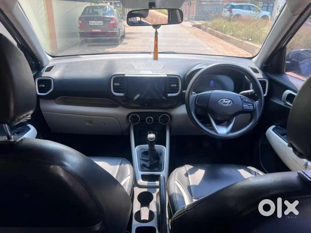 Hyundai Venue 2023 Petrol Well Maintained