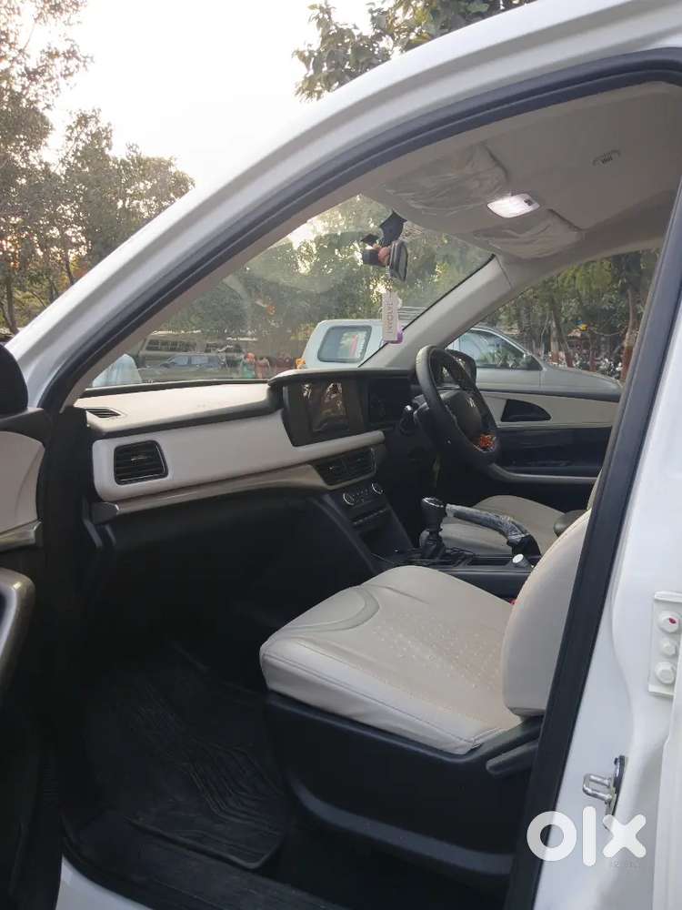 Mahindra Xuv700 2022 Petrol Well Maintained