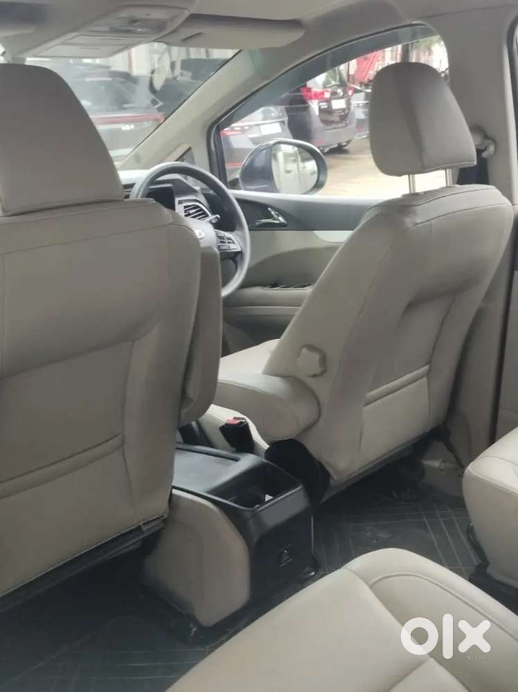 Mahindra Marazzo M8 2020