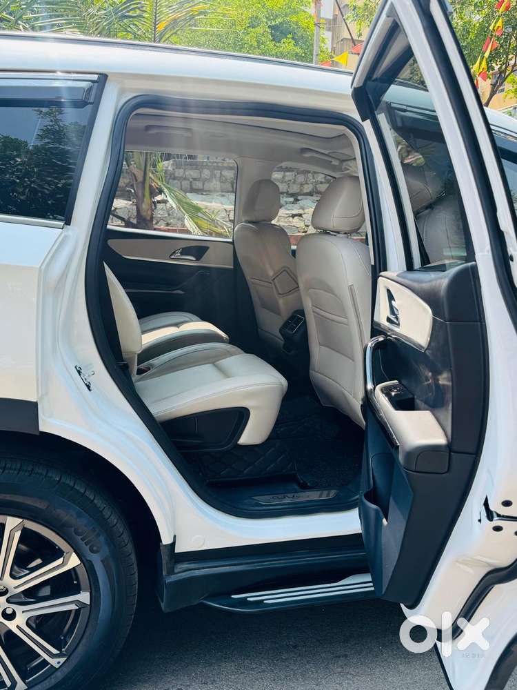 Mahindra Xuv700 Ax7l 6 Str At, 2025, Diesel