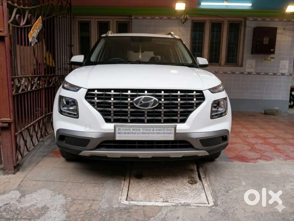 Hyundai Venue 2020 Petrol Mt 38k Km Driven-single Owner-moving Abroad