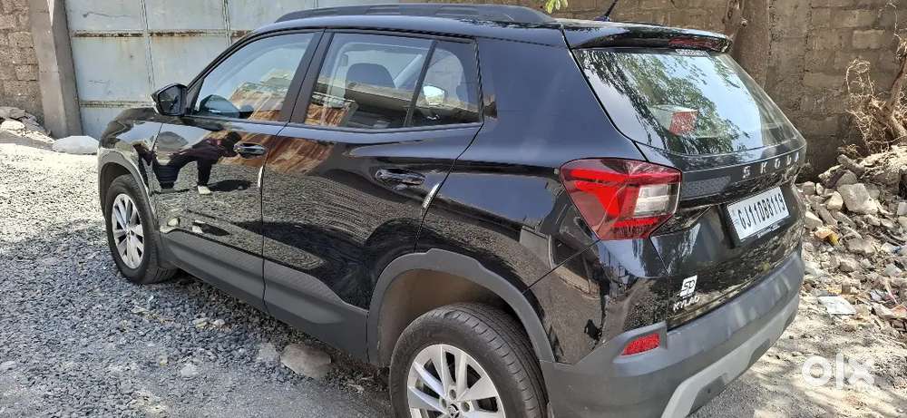 Skoda Kylaq Signature Petrol 2025