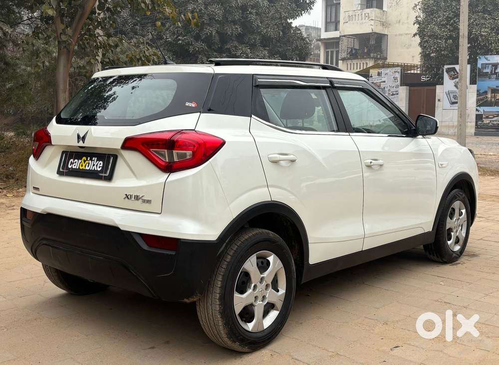 Mahindra Xuv300 1.2 W6 Amt Petrol, 2023, Petrol
