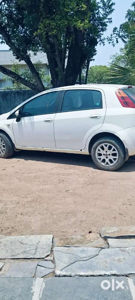 Fiat Punto 2012 Diesel 80000 Km Driven