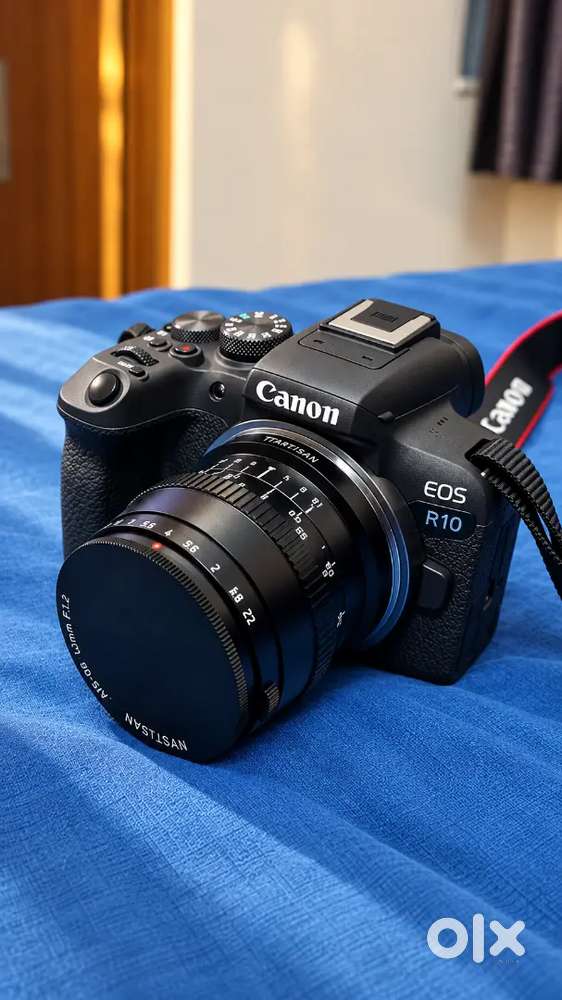 Canon EOS R10 24.2MP RF-S18-150 F/3.5-6.3 IS STM Mirrorless Camera