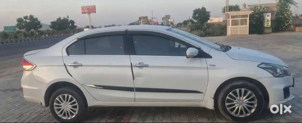 गाड़ी बहुत शानदार कंडीशन में